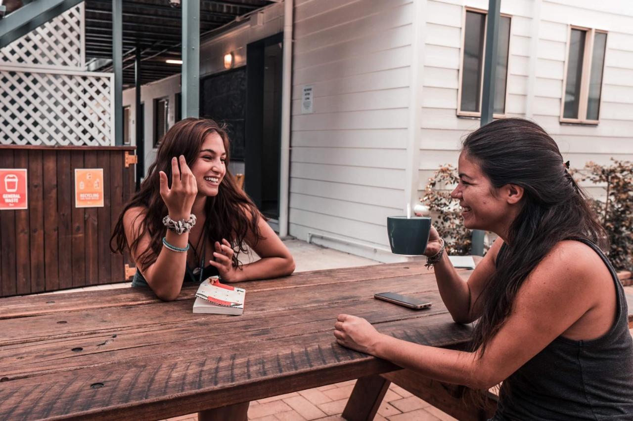 Budds In Surfers Backpackers Gold Coast Esterno foto